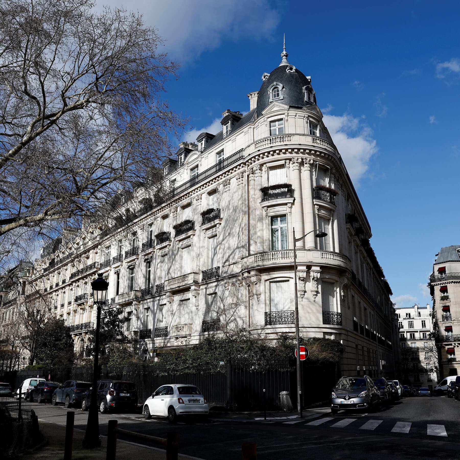 Epstein in Paris: How a Sex Offender Hustled for Access to France’s Elite